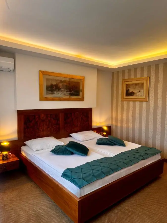 Hotel Exclusive
