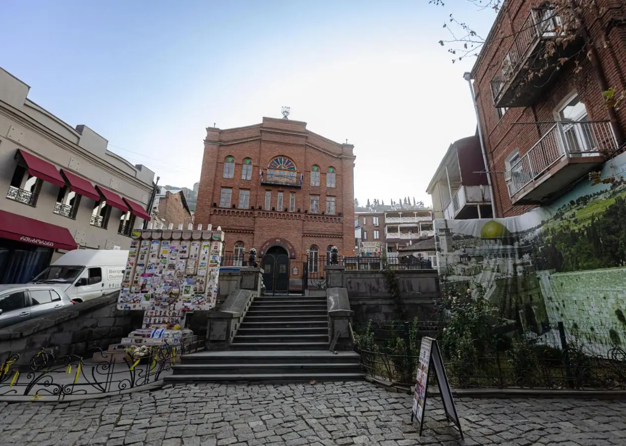 Apart Meidani - Stylish Old Town Apartment with Balcony & Synagogue View