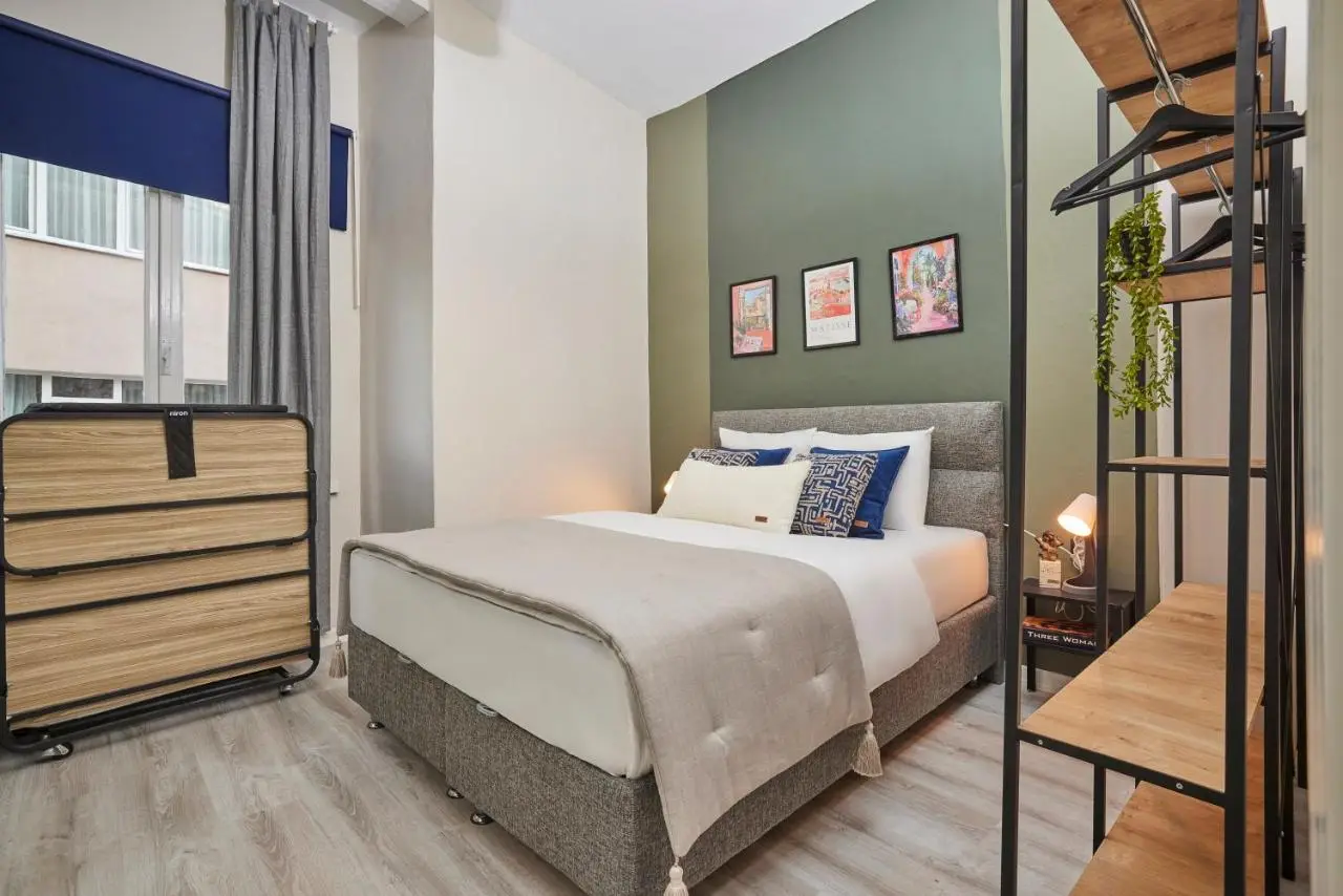 2BR Modern Flat in Nişantaşı 3 Min to Metro Full AC