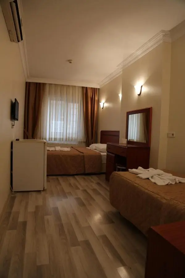 EMOS HOTEL