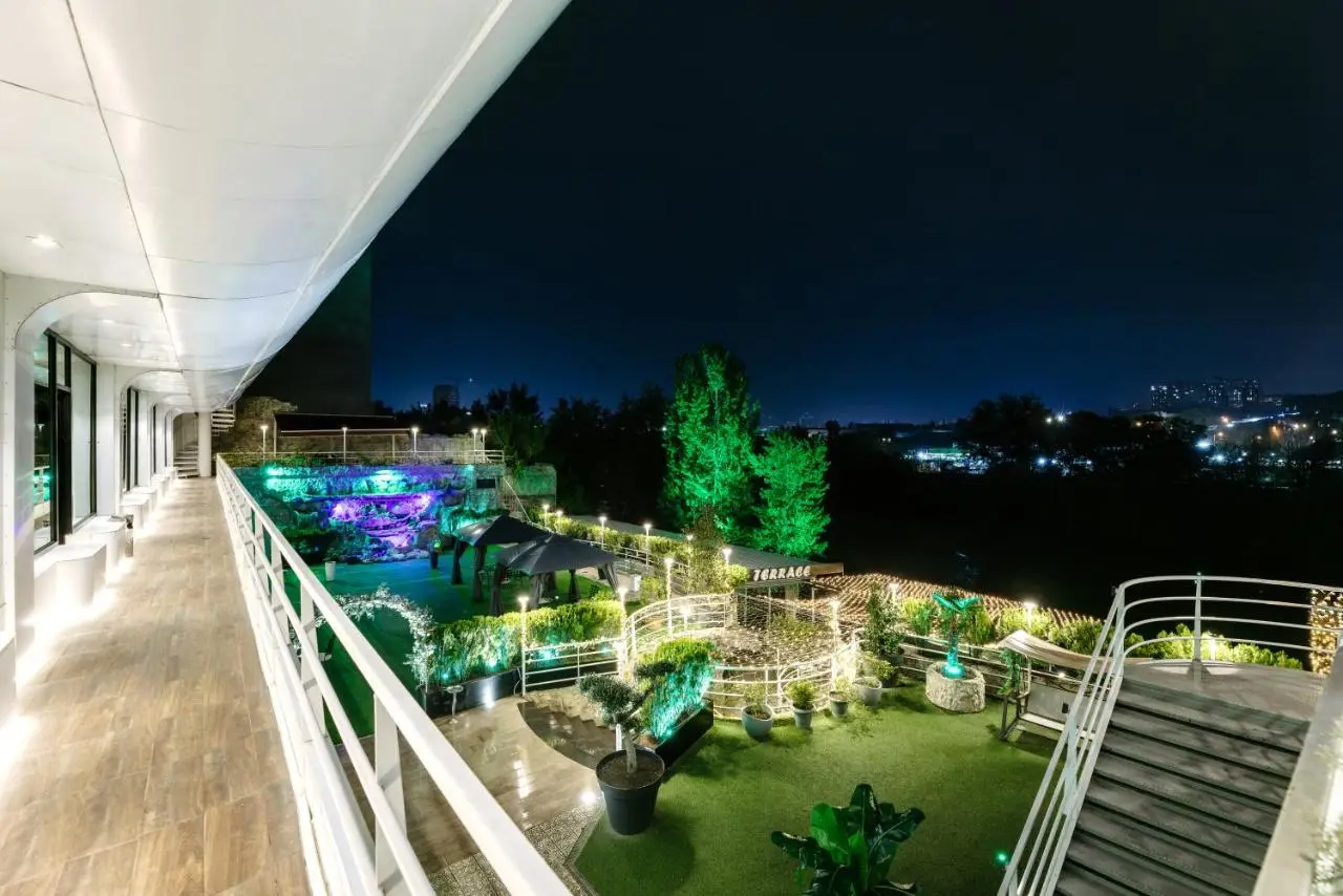 Cruise Hotel