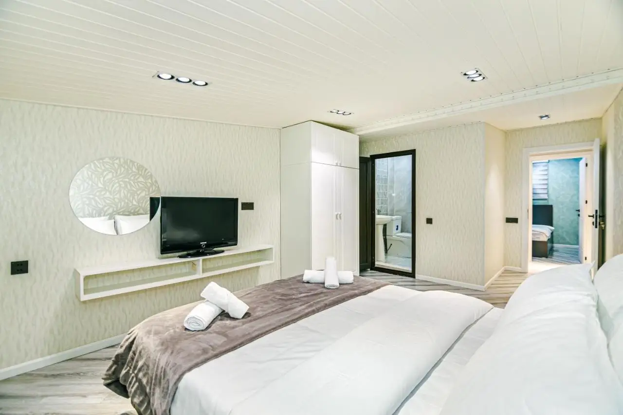Sahil Skyline Suite Apartment by Baku Housing