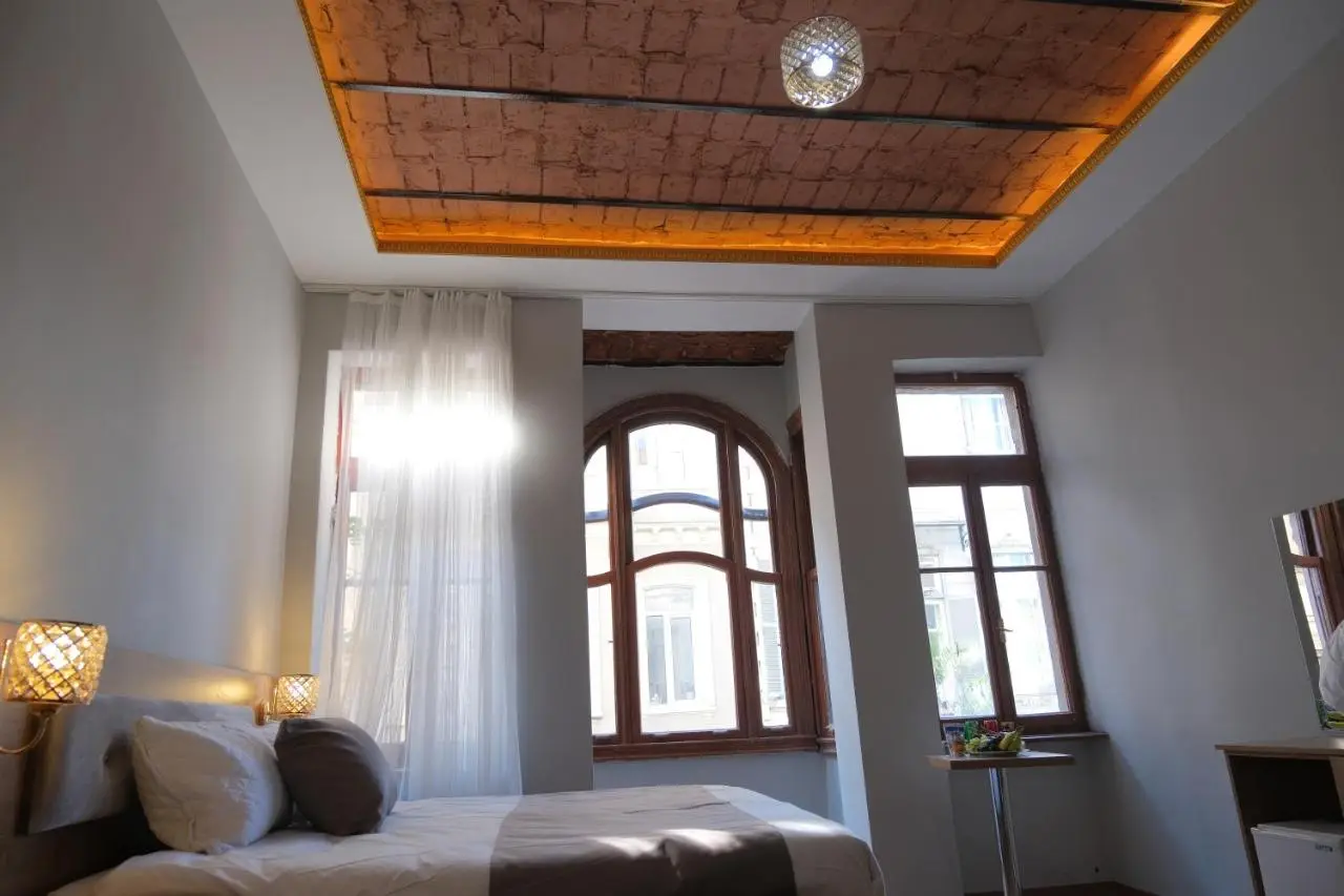 Adamantides Hotel