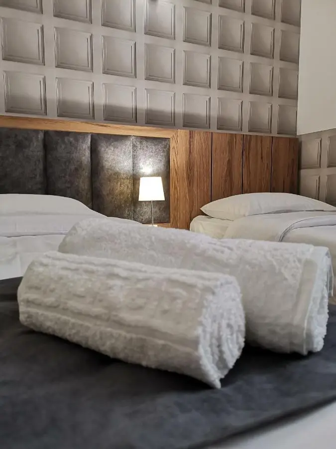 3 Rooms Hotel