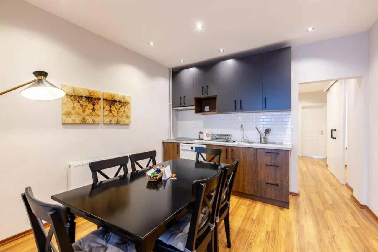 Spacious Modern Airy 4Bed2Bath Central Home! #369