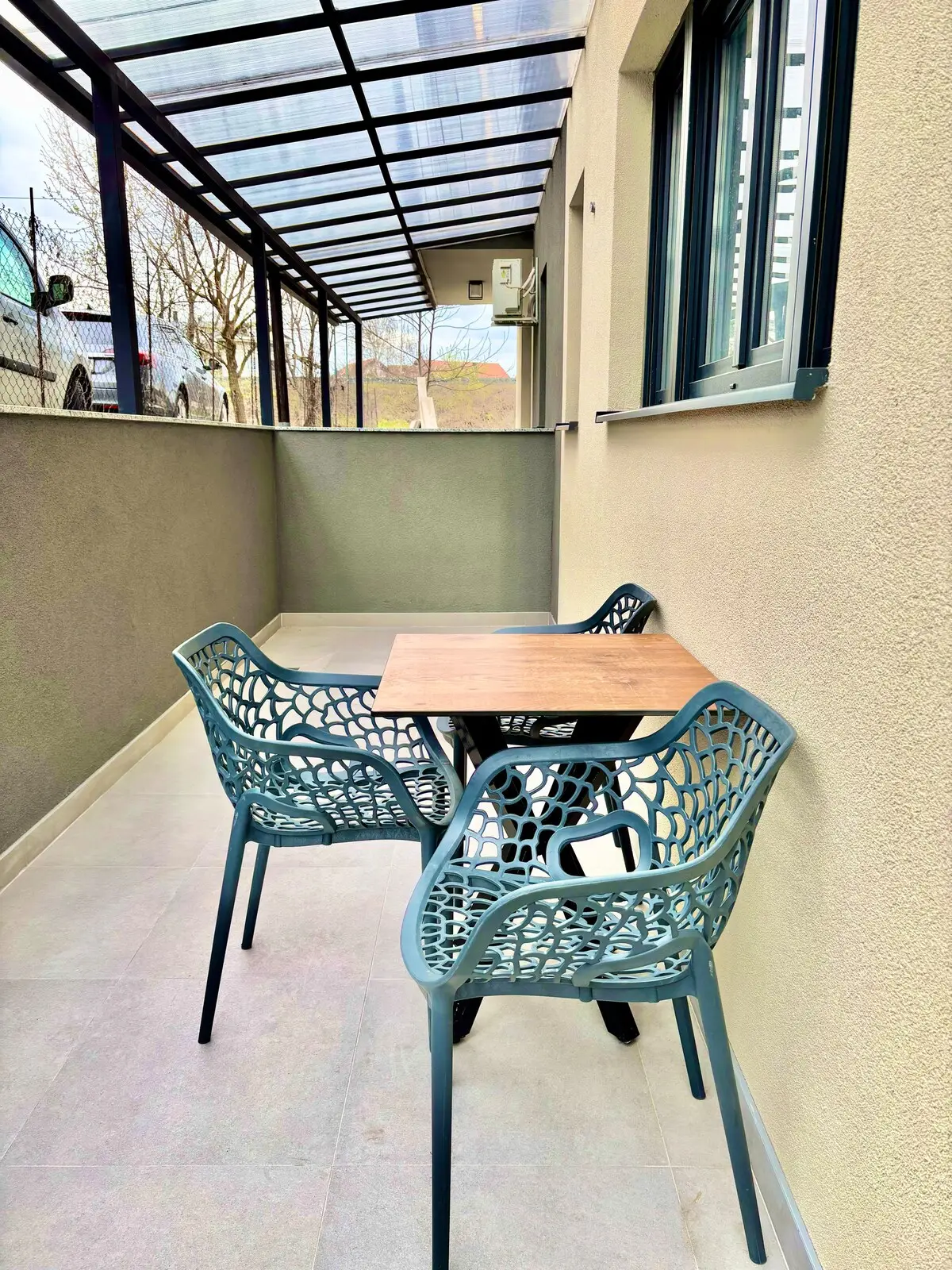 One-Bedroom Apartment with Terrace & Free Parking