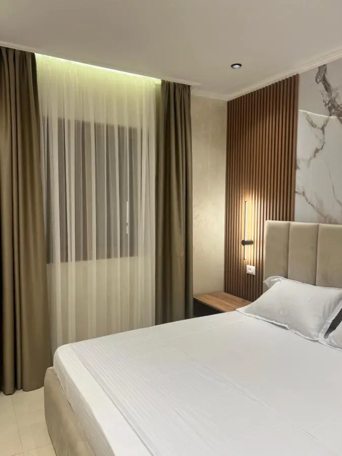 Kamberi Hotel & Apartments