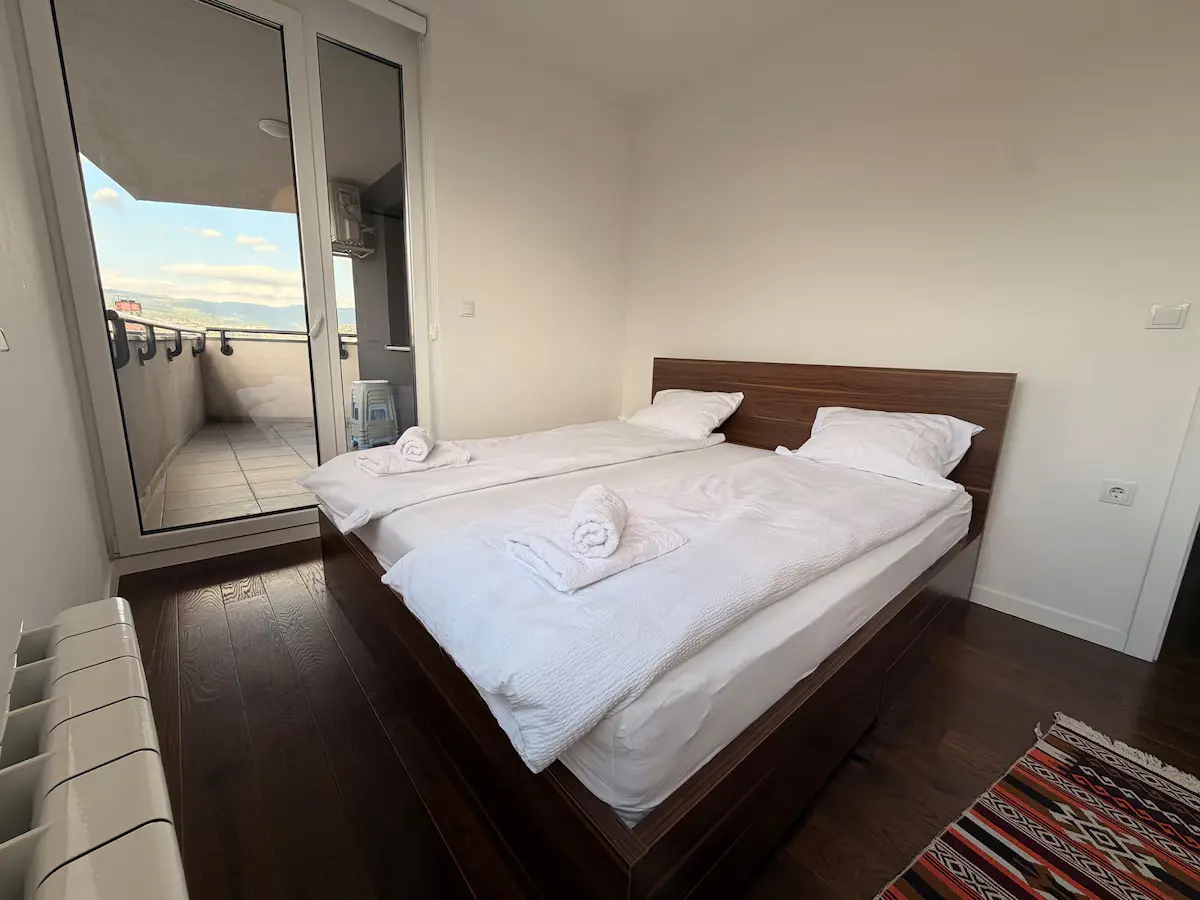 Spacious Apartment with Stunning Views & Many Beds