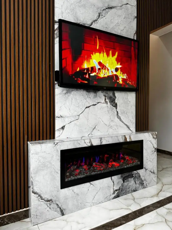 Luxury Milan Mountain Ponoramic Villa, indoor heated pool and jacuzzi with mountain view