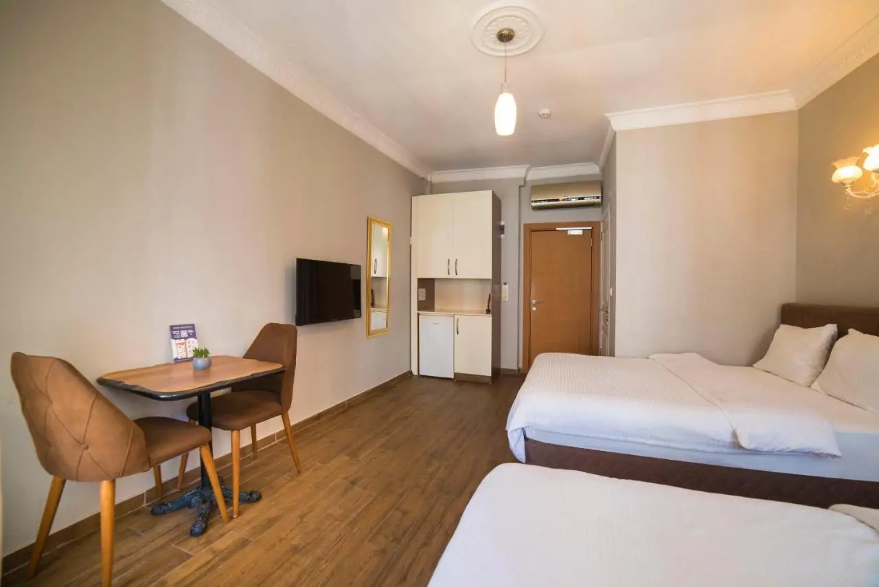 Zendy Suite Hotel