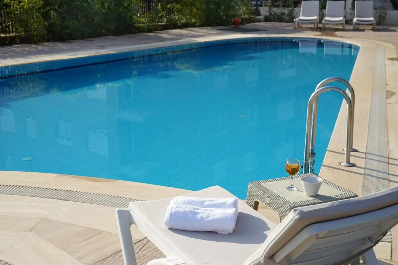 MENE SUITES