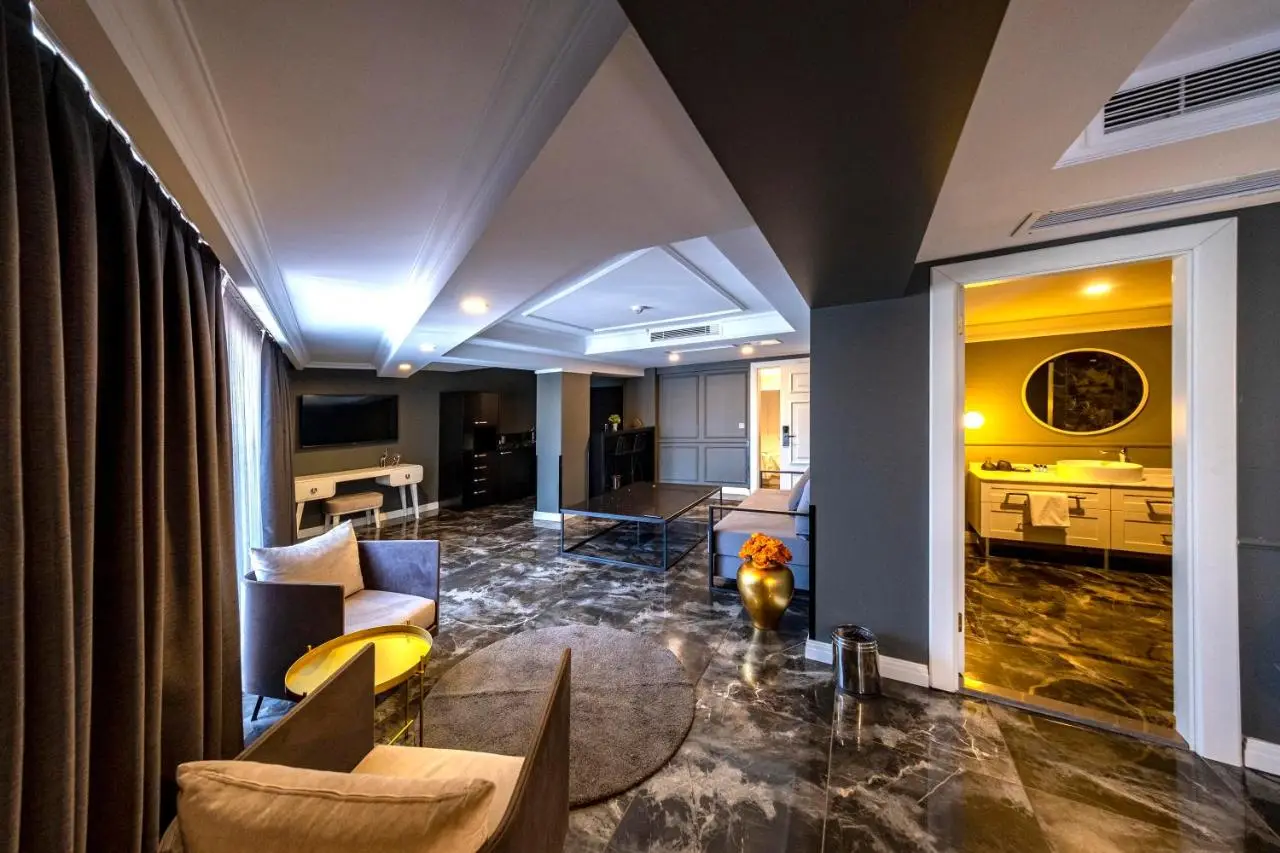 B LOFT HOTEL
