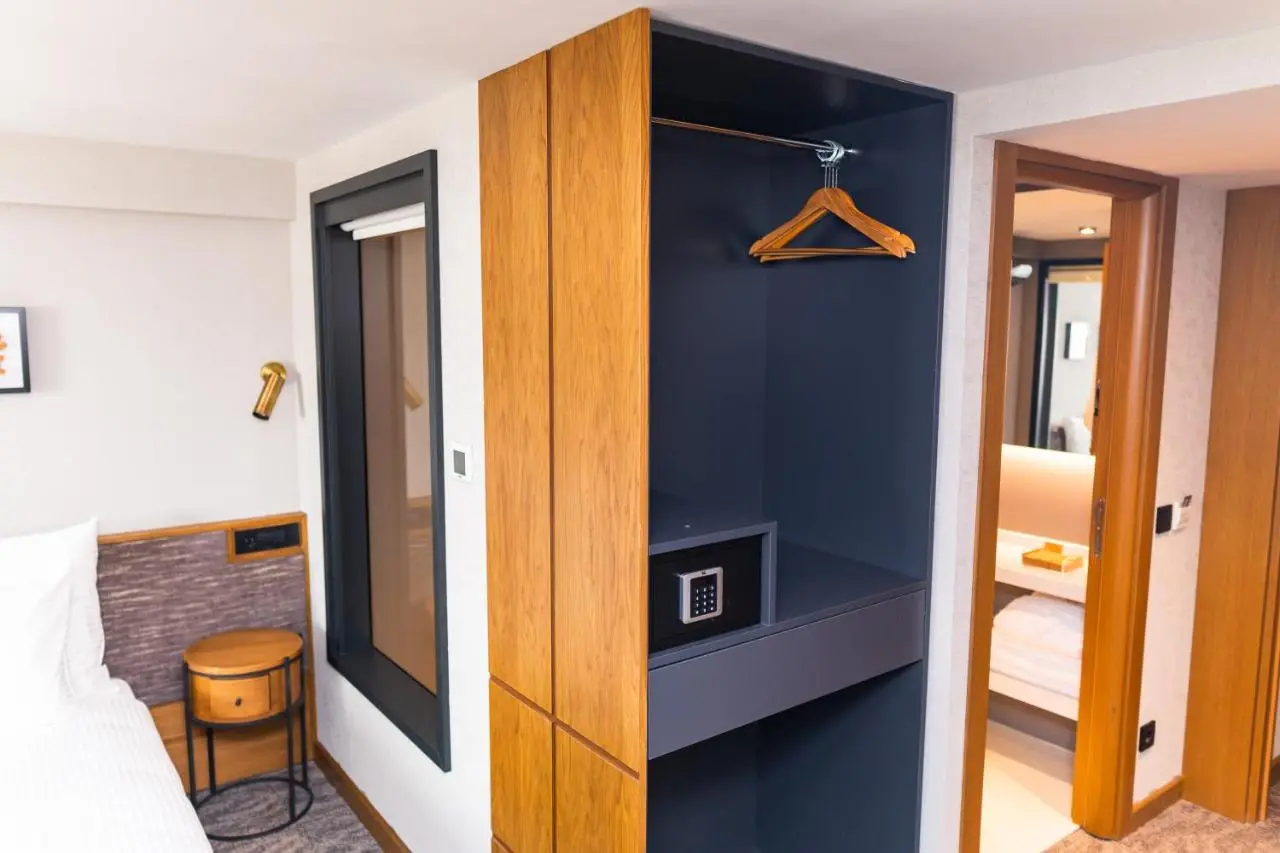 MEG HOTEL