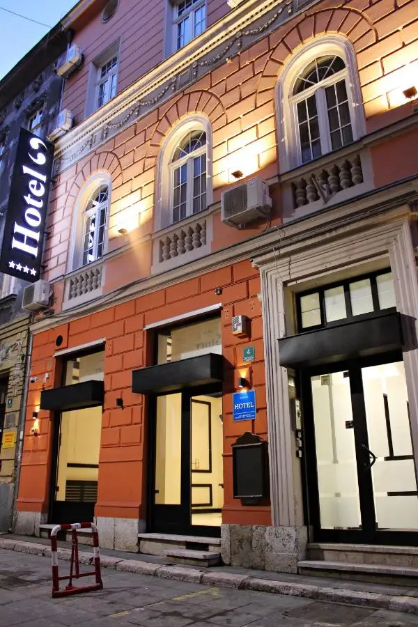 Hotel Story