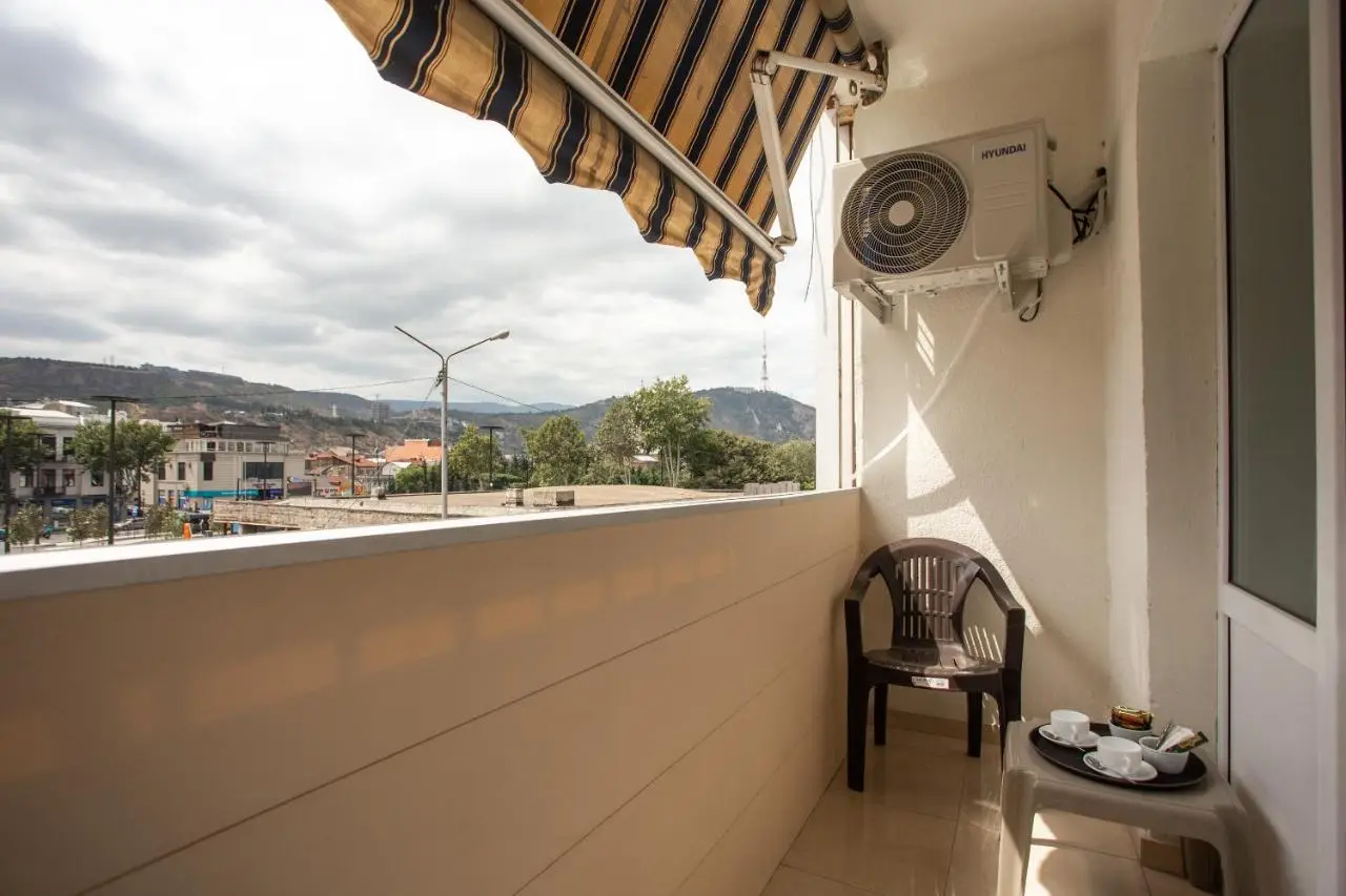 Prime location Apartment with Three Bedroom