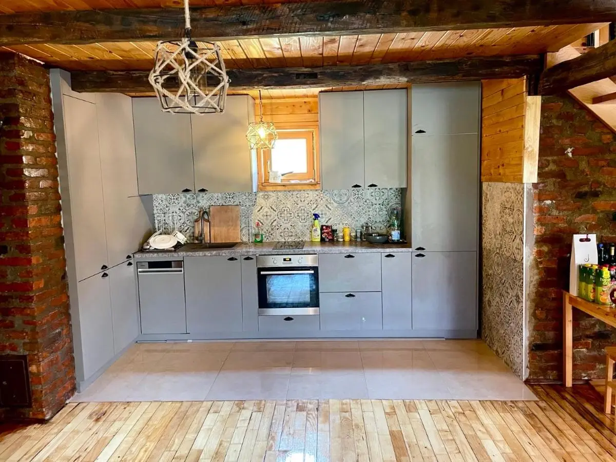 "River paradise" Vikendica sa bazenom, ladarom i kaminom na samoj obali Vrbasa Banja Luka