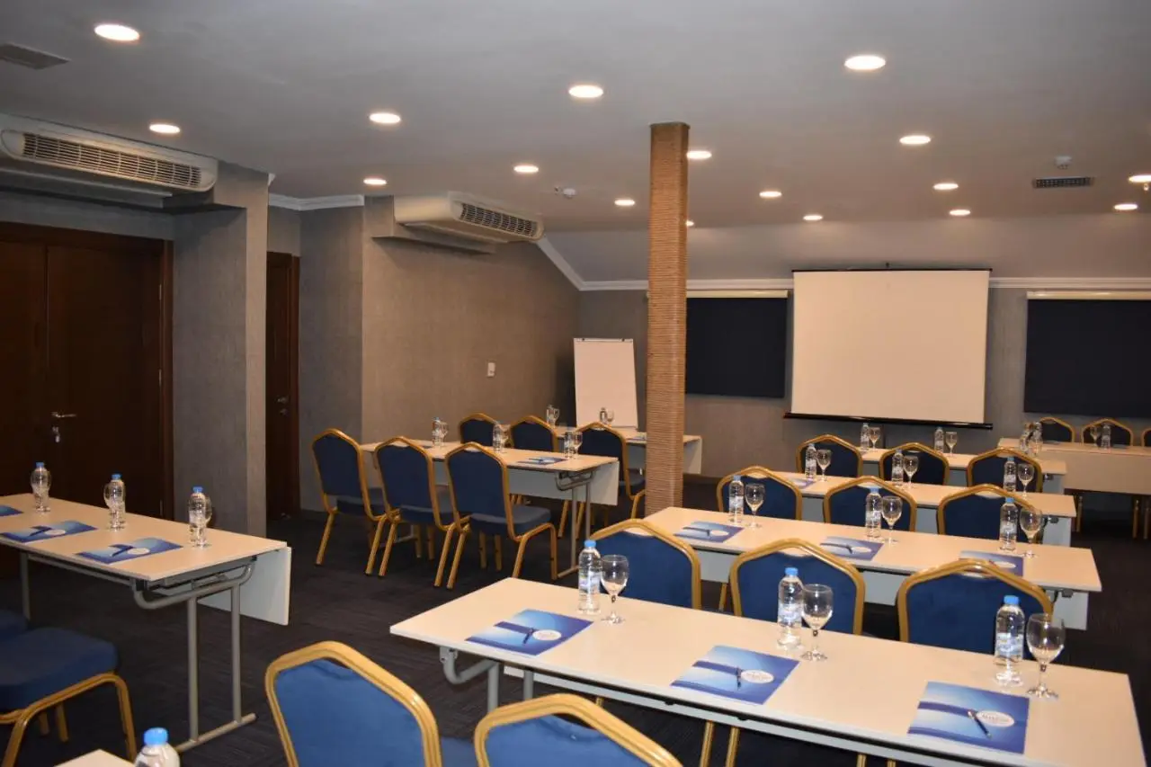 Rhiss Hotel Bostanci