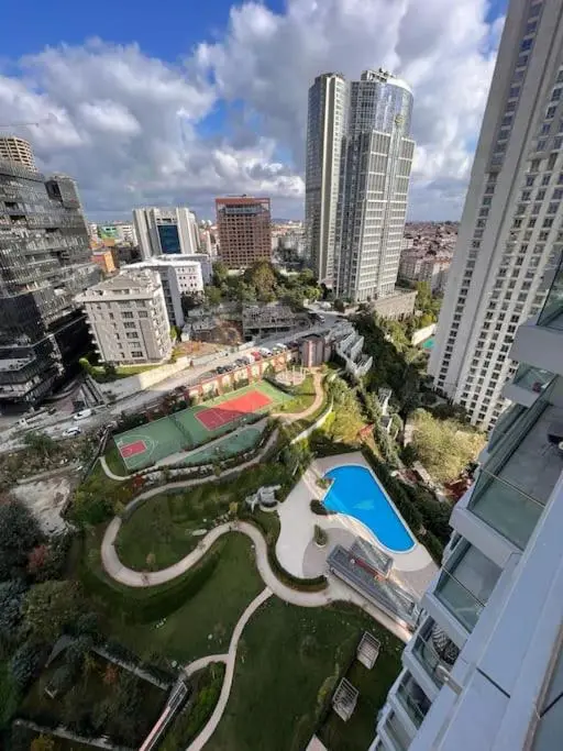 Elegant 2 bedroom apt Sinpas queen gym pools