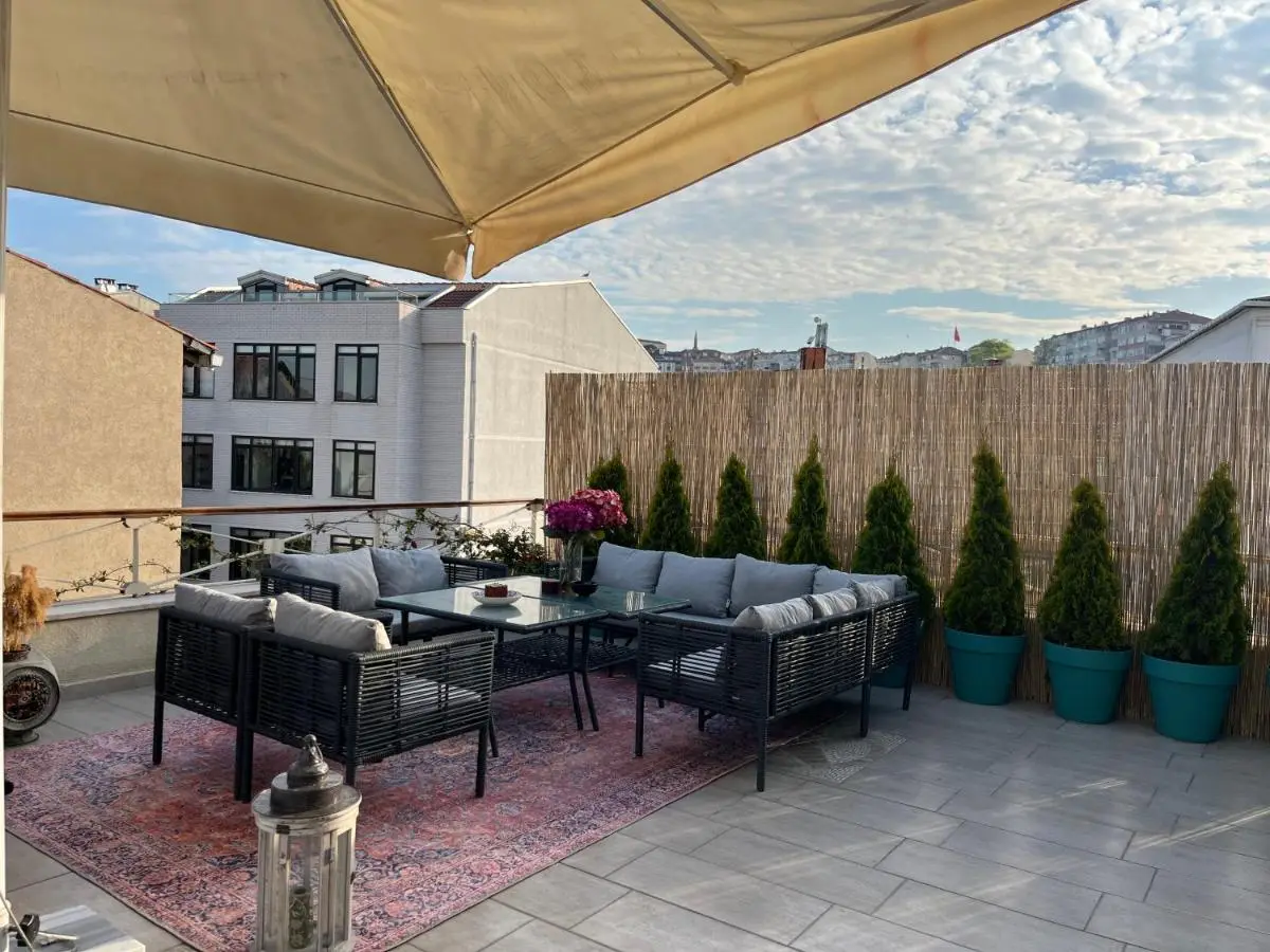 Waterfront Apartment by the Tram - Terrace with Dome & Golden Horn View in Fatih