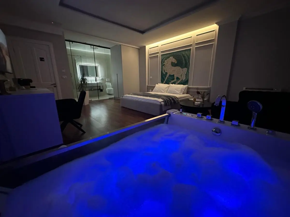 Lunarist Luxury Private Jacuzzi Suites Tirana