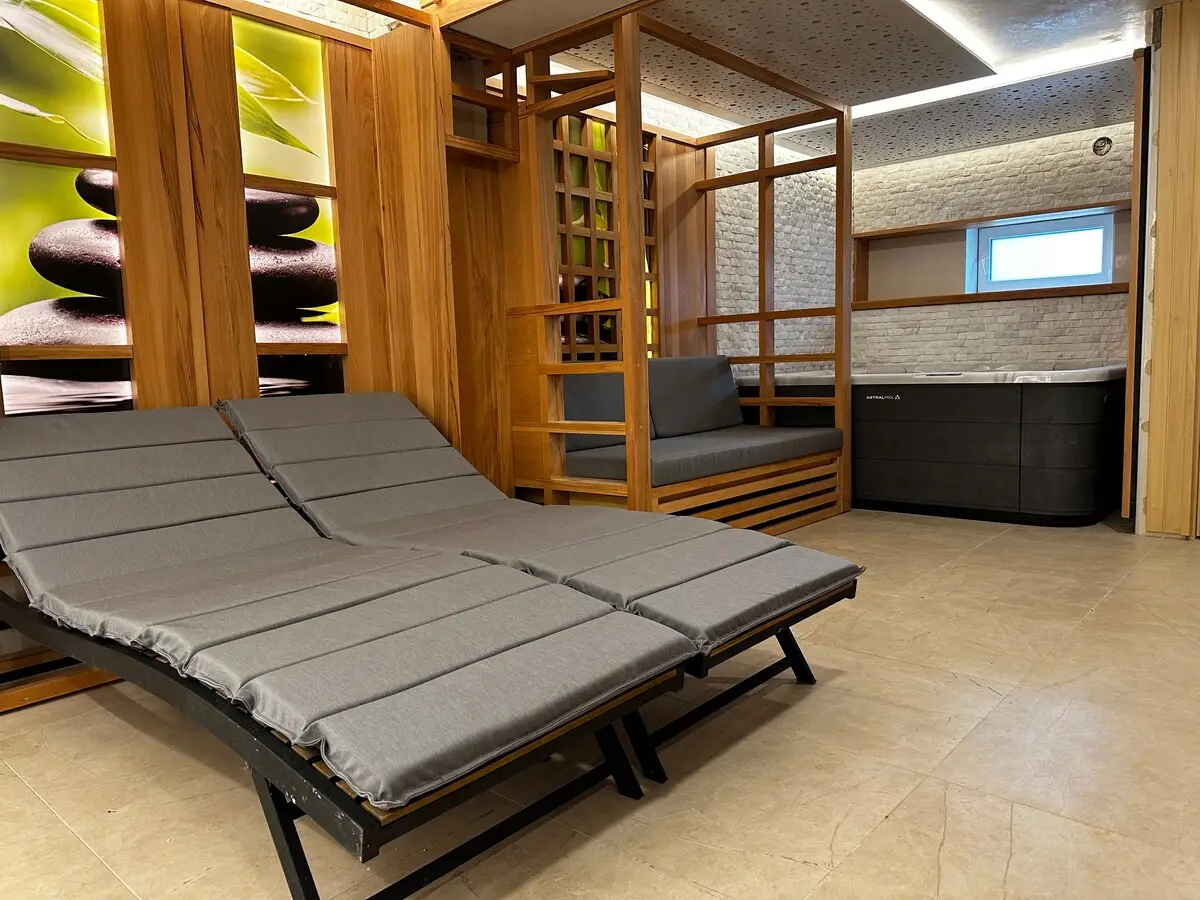 Villa Wood & Green Pool & Spa Residence