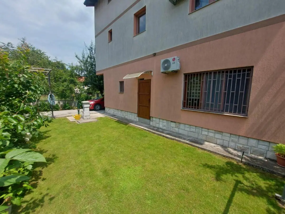 Apartman Nedim - Free Parking & Garden near Airport