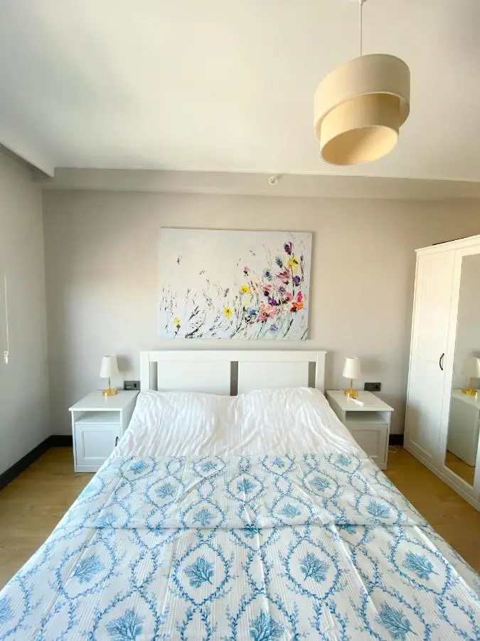 Luxury Central Fully Equipped 3BR 2BA Apartment by Siena Suites
