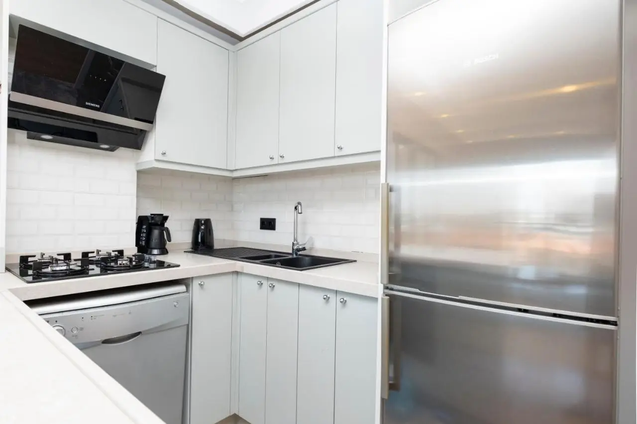 Sea View Two-Bedroom Suite in Managed Residence - Parking and Elevator