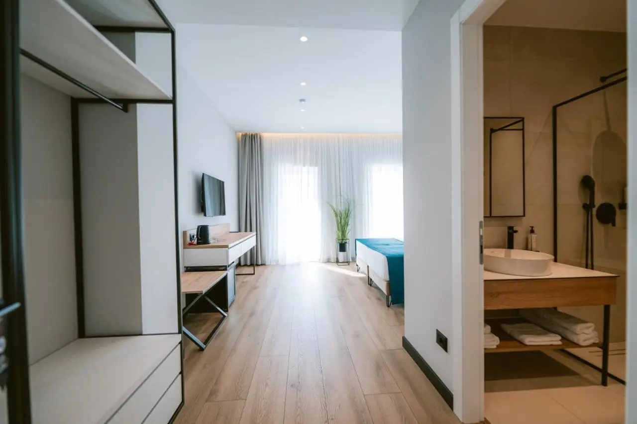 TRIBUTE Hotel