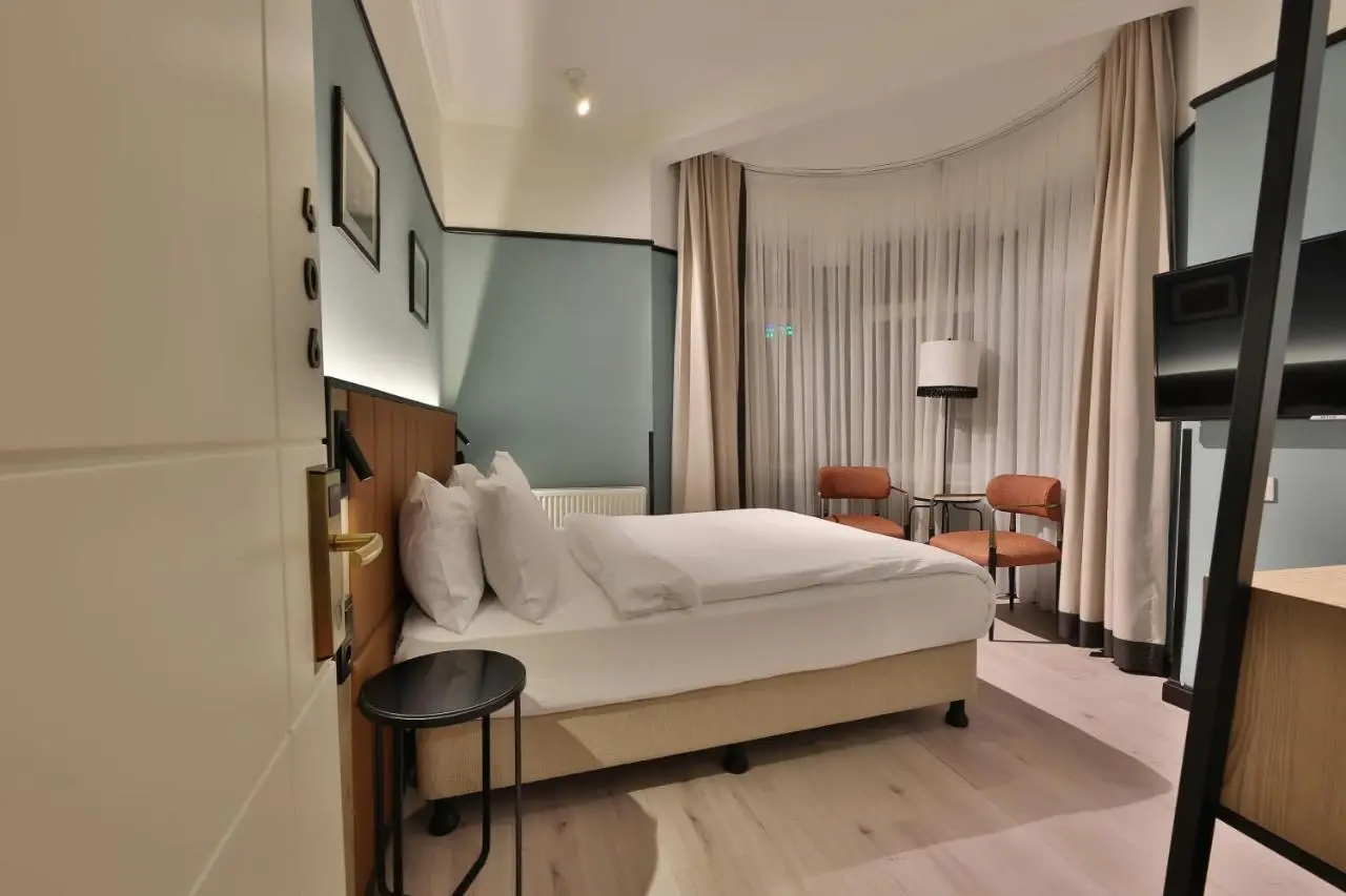 EA Exclusive Hotel