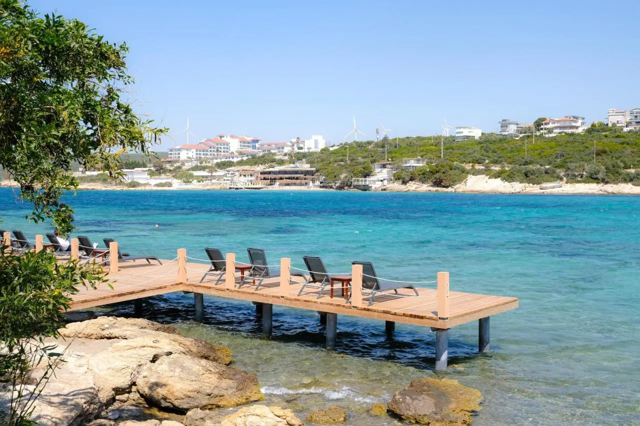 Maya Bistro Hotel & Beach