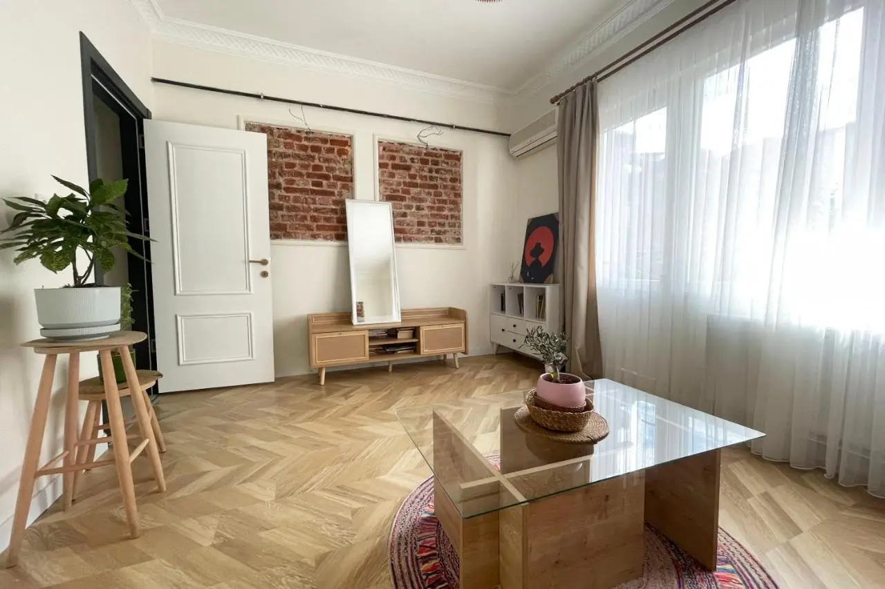 balcony 2BR apt with 2toilet and 2bath near to nişantaşi #3