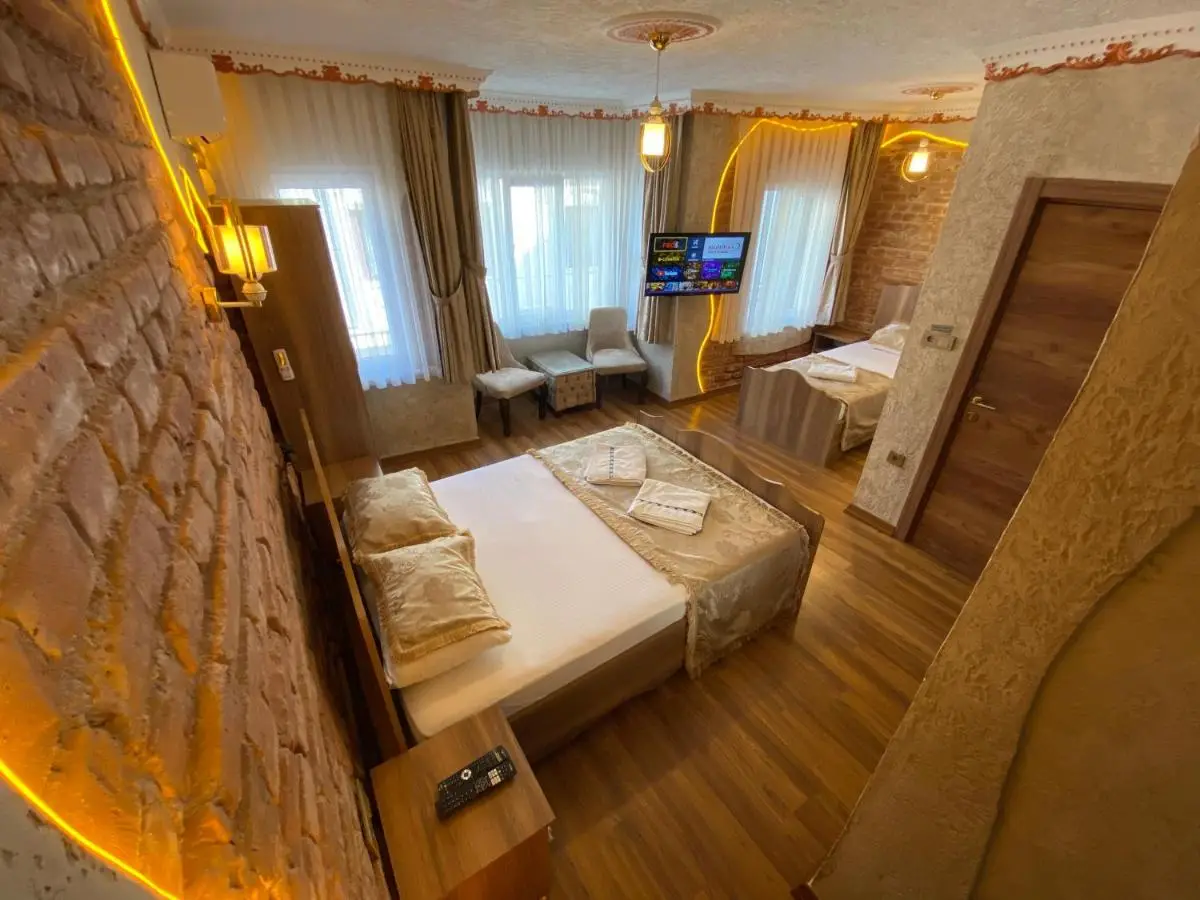 Golden Arrow Hotel