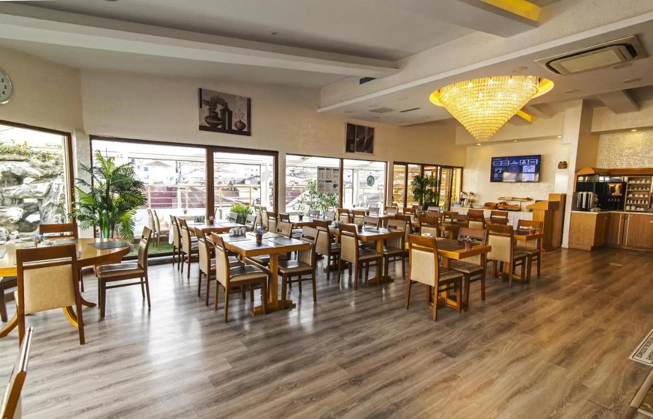MidMar Deluxe Hotel