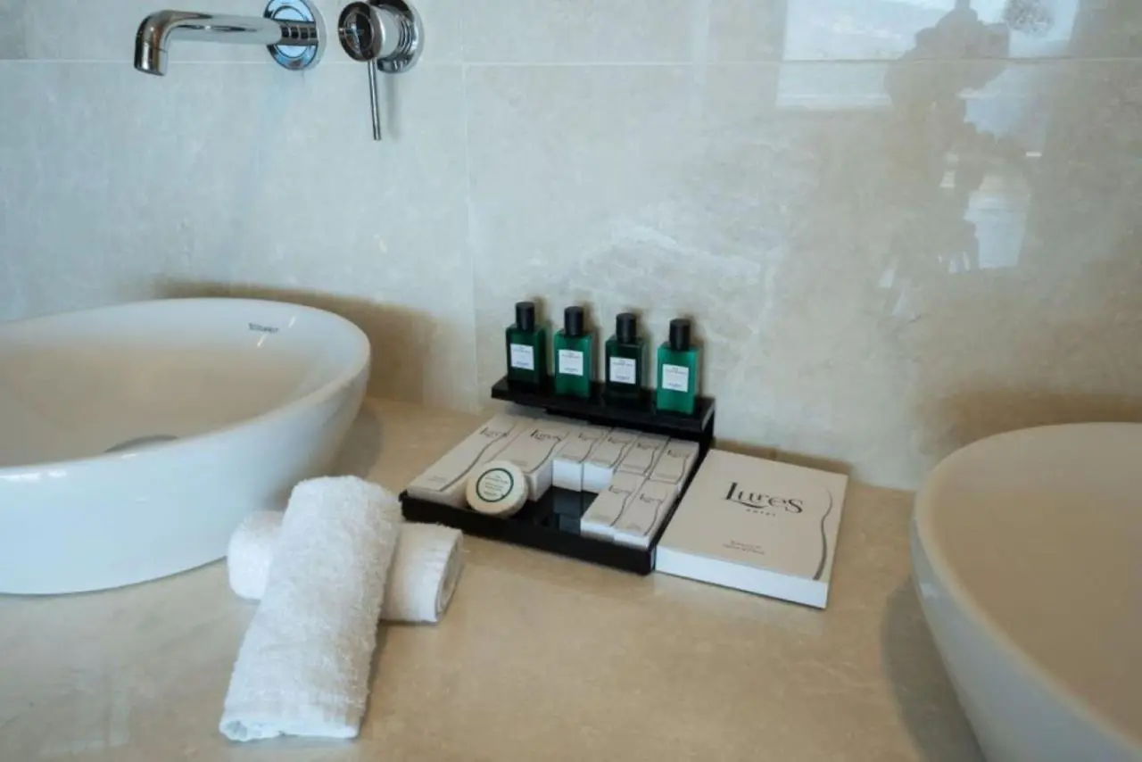 Lures Hotel