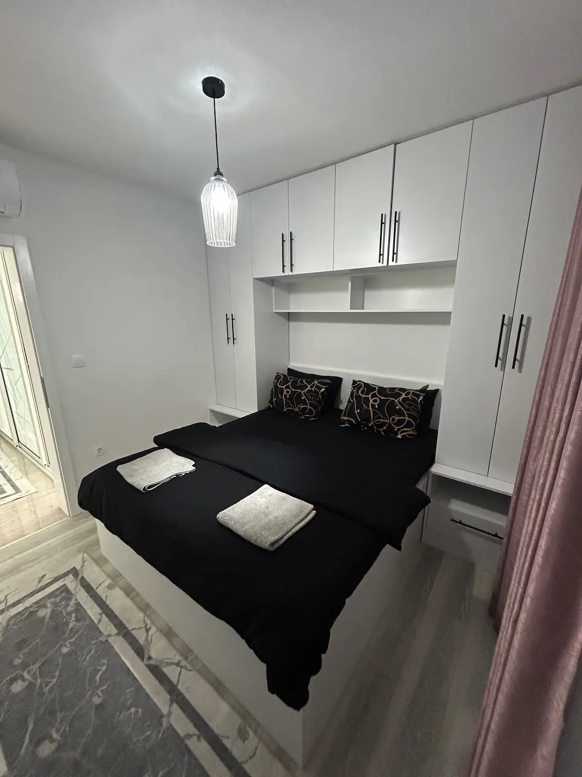 Apartment Sweet Holiday