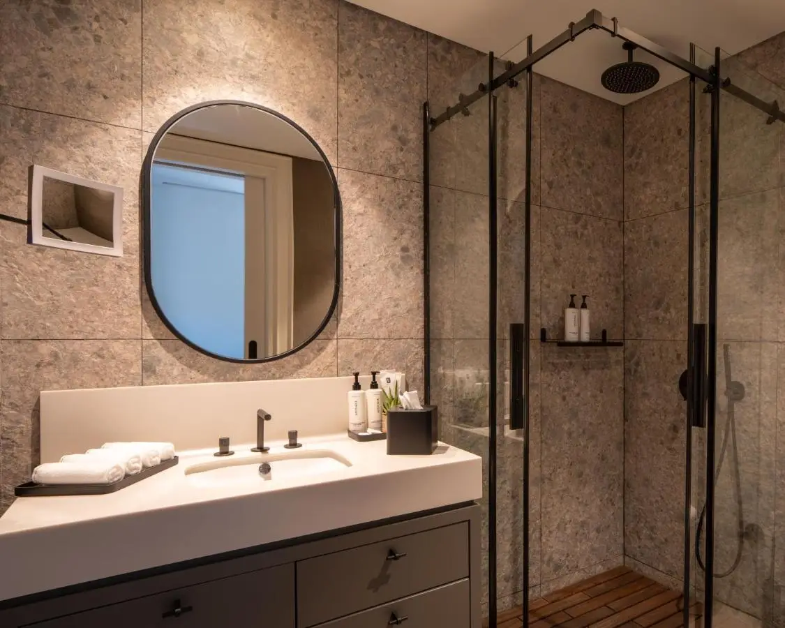 Hovagimyan Hotel and Suites