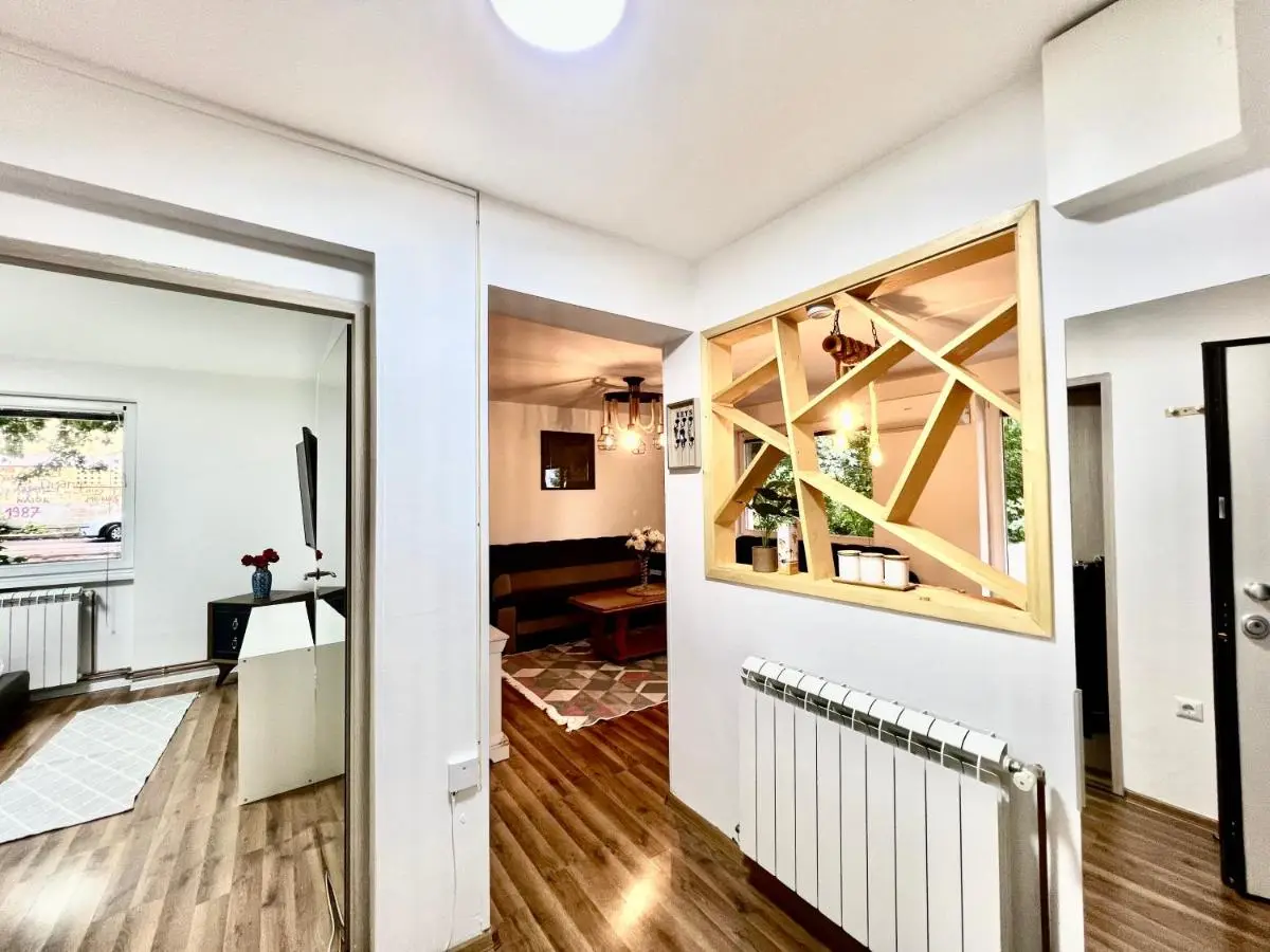 Spacious Two-Bedroom Apartment with Free Parking