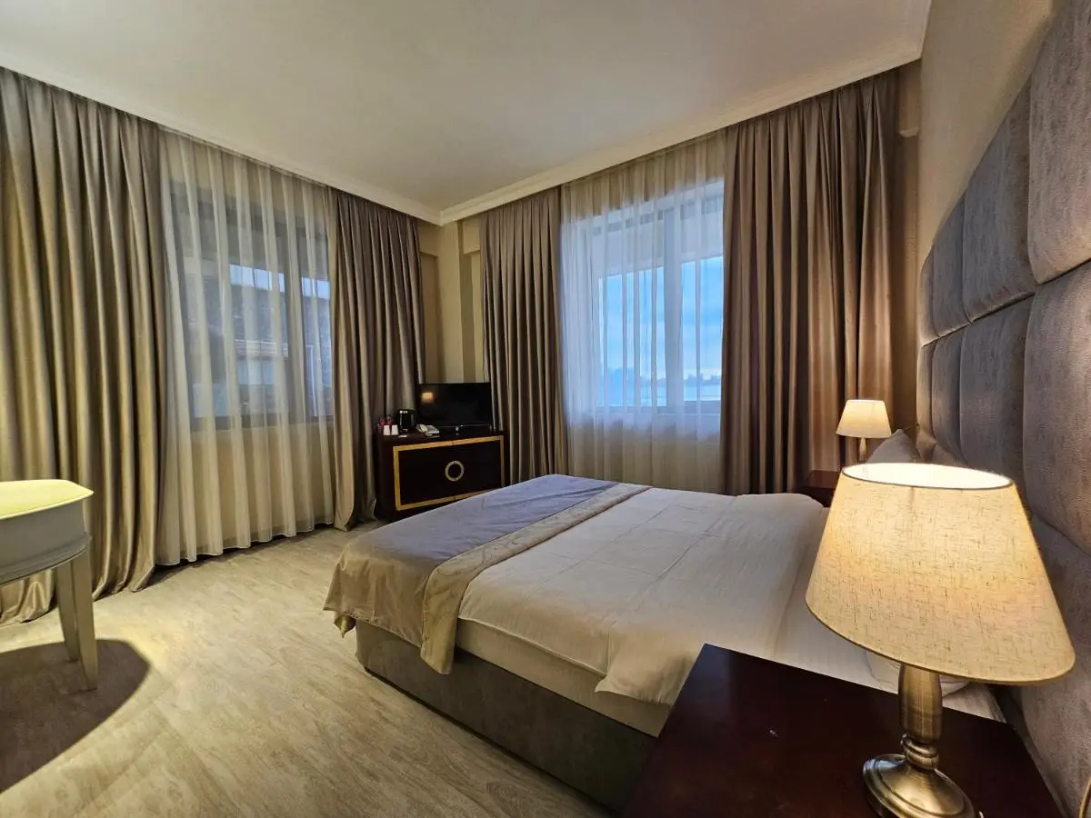 Crown Suites Hotel