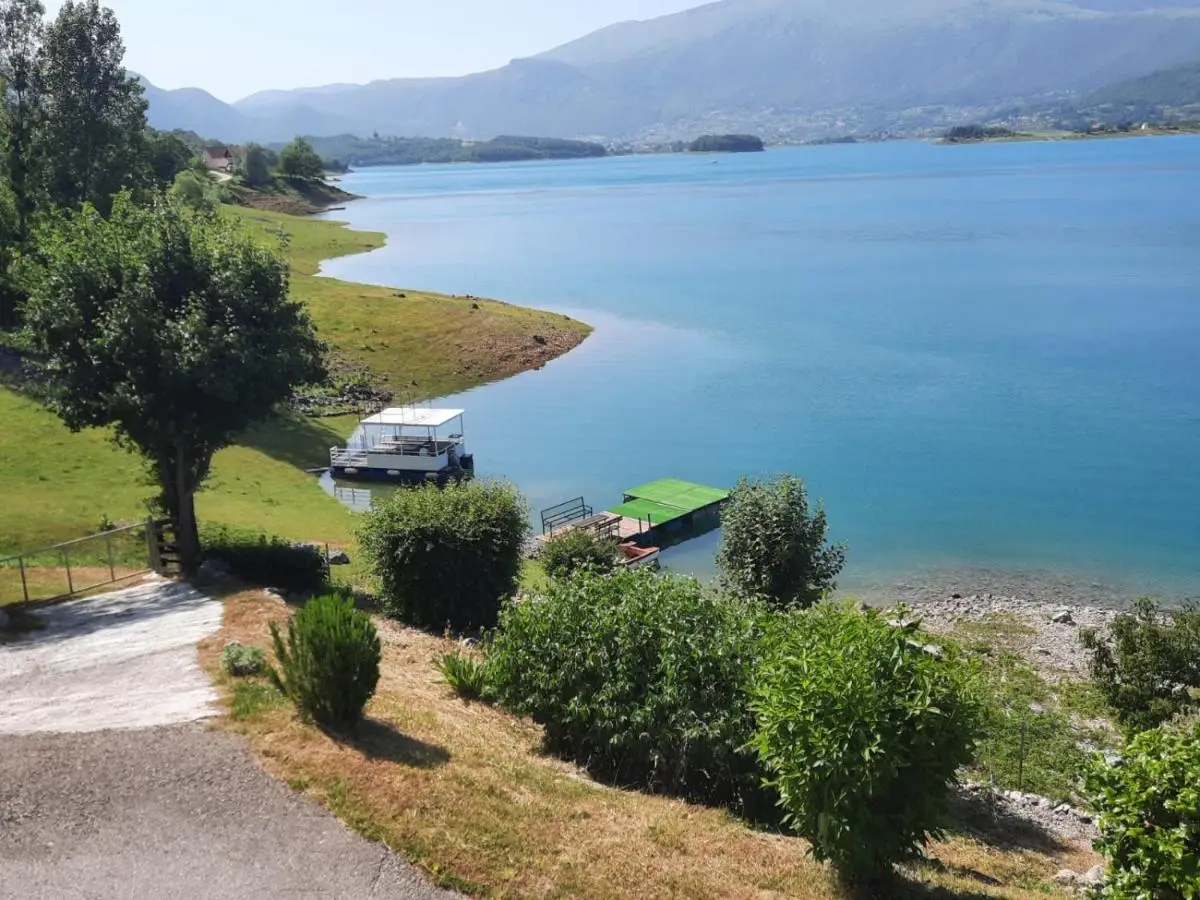 Oaza mira - Apartment with Lake View & Private Pool