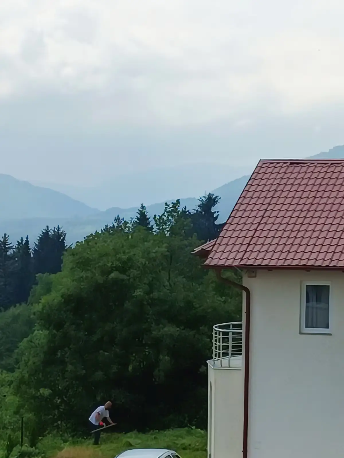 Spacious Family Escape in Nature