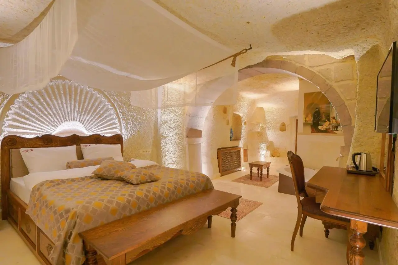 Fairyland Cave Hotel