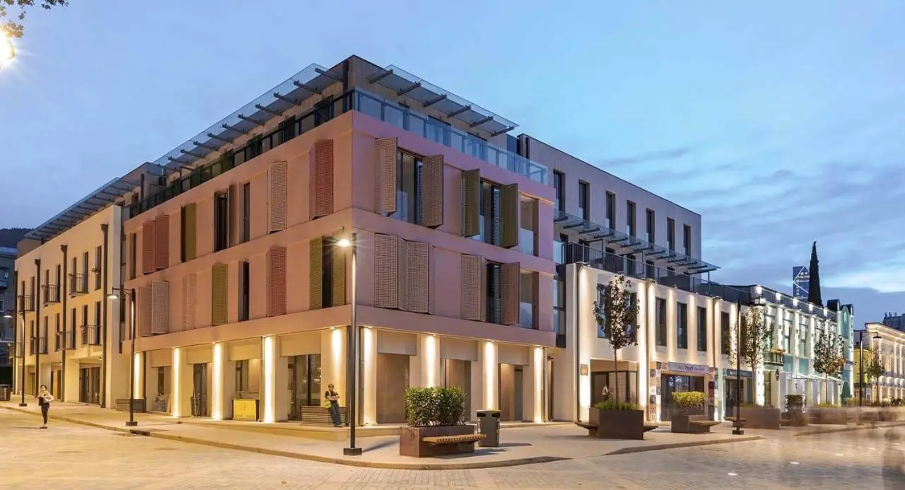 G&L APARTMENTS