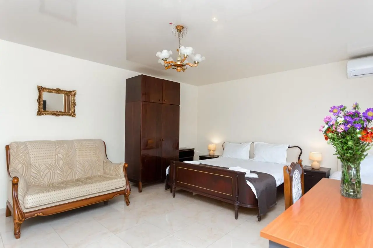 Prime location Apartment with Three Bedroom