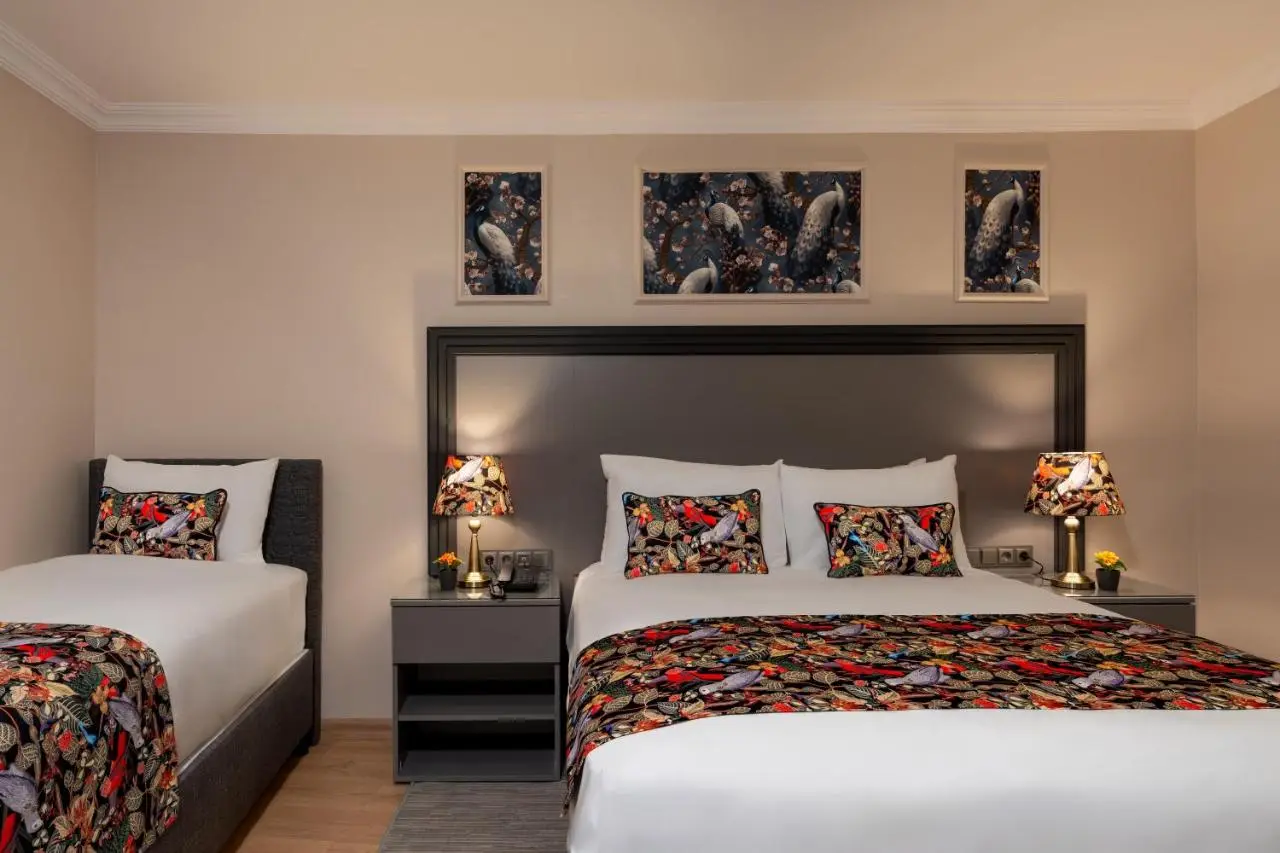 Bond Hotel