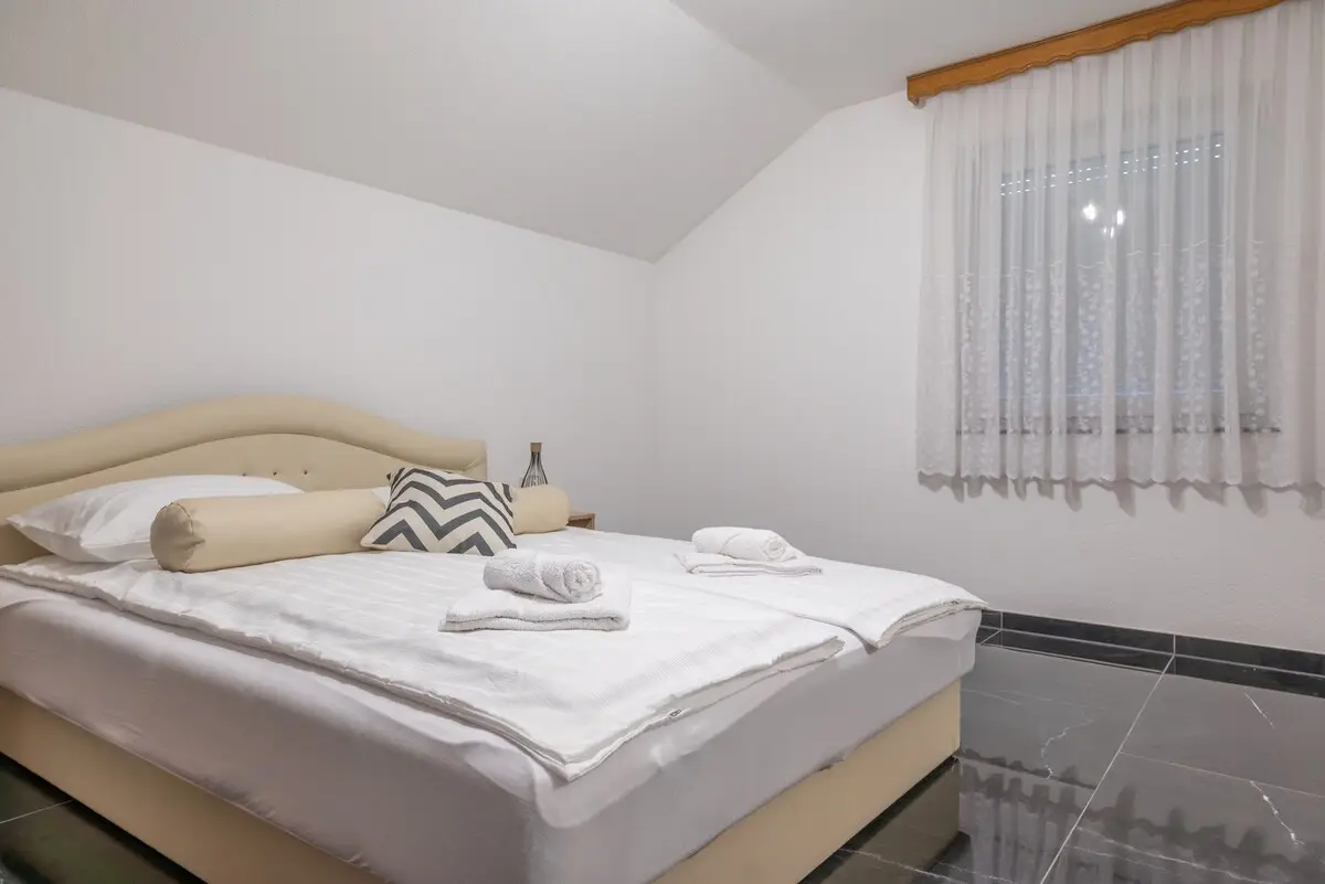 Beautiful 2BDR Nest near Una