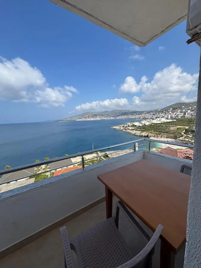 Redi's Seaview Apartments