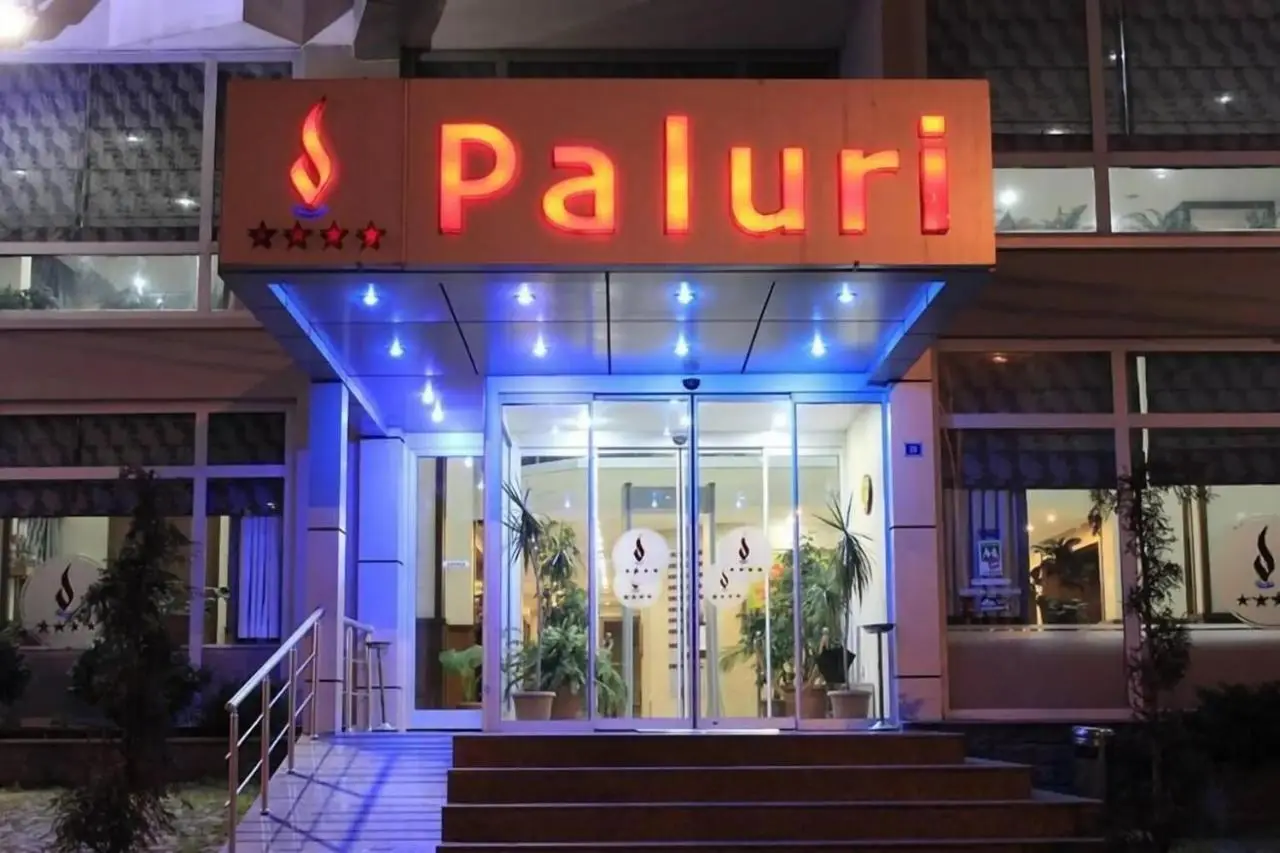 Paluri Otel Hopa
