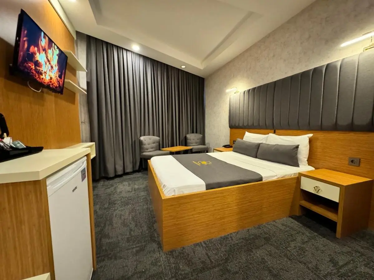 E5 PARK OTEL