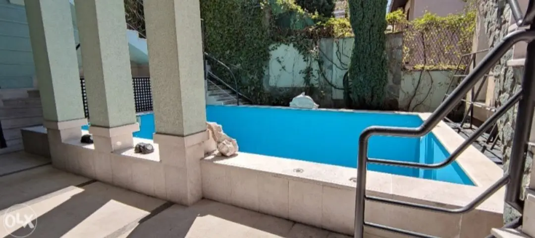 Apartment Apartment with pool, yard, parking.